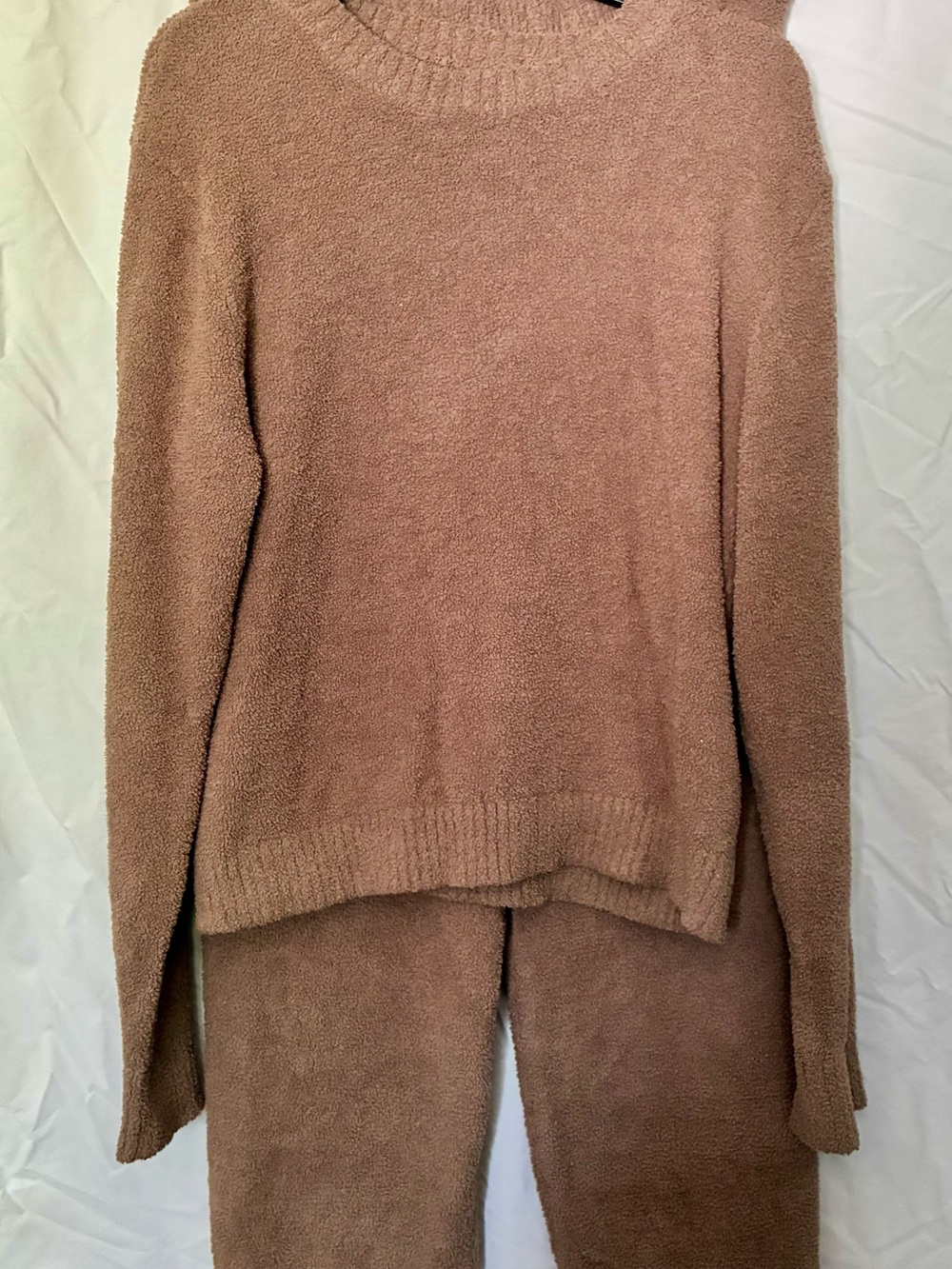 Cozy Women's Long-Sleeve Pullover Sweater and pants